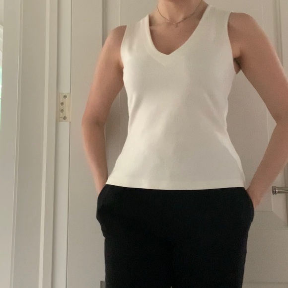J. Crew sleeveless v neck top - Picture 1 of 3
